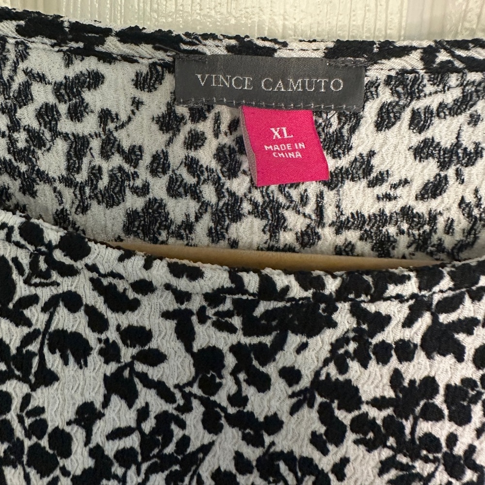 Vince Camuto Black and White Printed Tunic Top - Picture 2 of 4